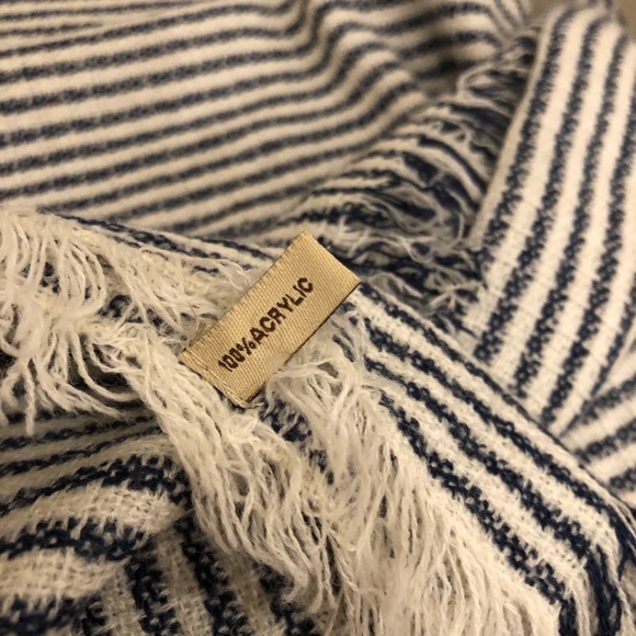 Navy Blue & White Shawl - Picture 9 of 10